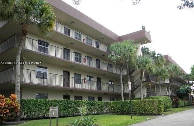 For Sale: $155,000 (2 beds, 2 baths, 1002 Square Feet)