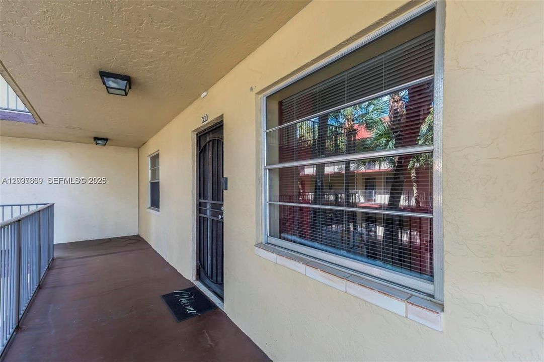 For Sale: $155,000 (2 beds, 2 baths, 1002 Square Feet)