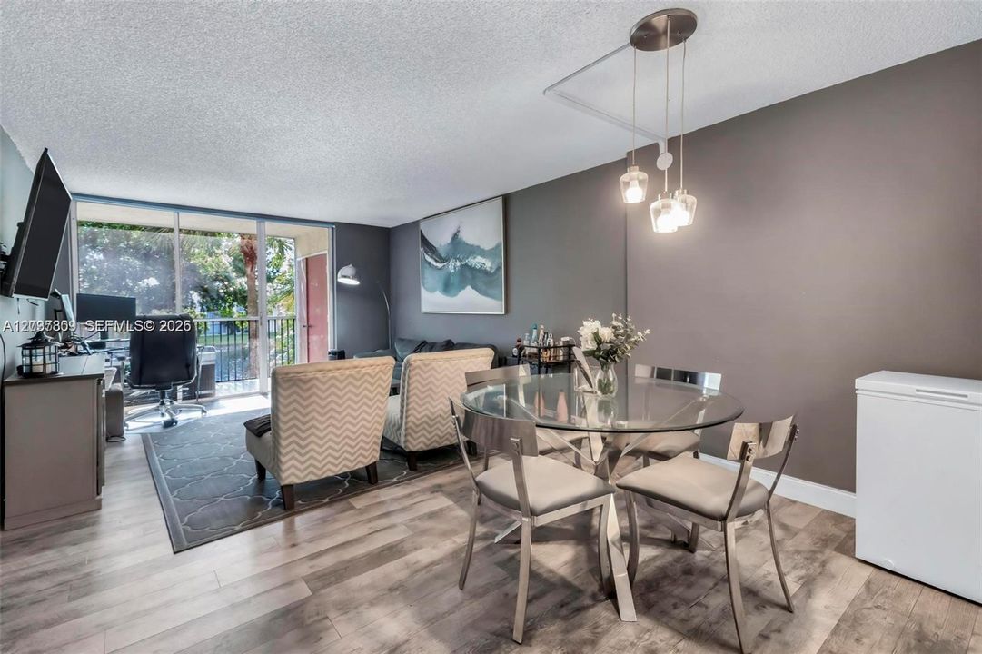 For Sale: $155,000 (2 beds, 2 baths, 1002 Square Feet)