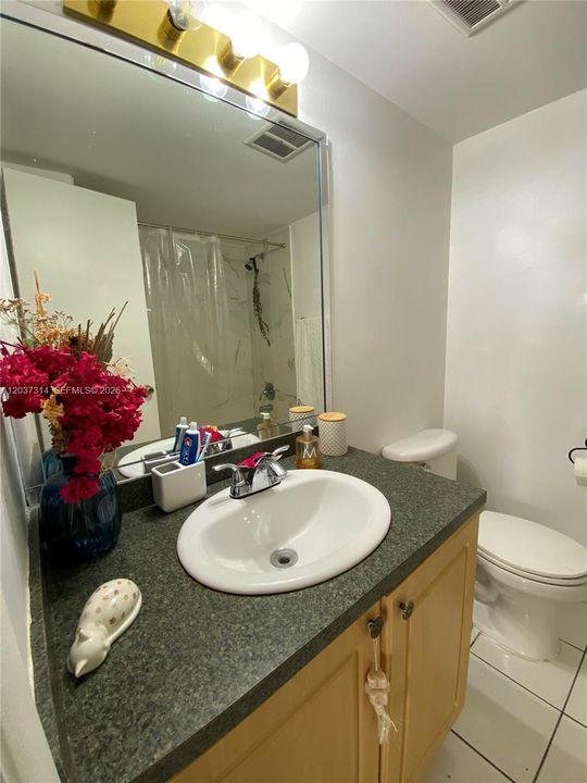 For Sale: $264,900 (2 beds, 2 baths, 1021 Square Feet)