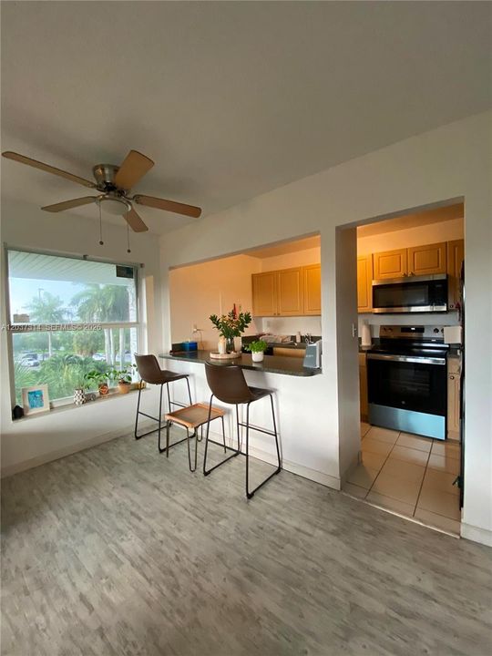 For Sale: $264,900 (2 beds, 2 baths, 1021 Square Feet)