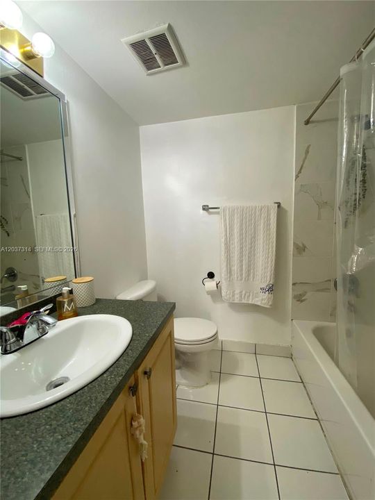 For Sale: $264,900 (2 beds, 2 baths, 1021 Square Feet)