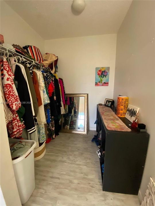 For Sale: $264,900 (2 beds, 2 baths, 1021 Square Feet)