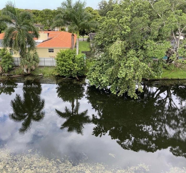 For Sale: $264,900 (2 beds, 2 baths, 1021 Square Feet)