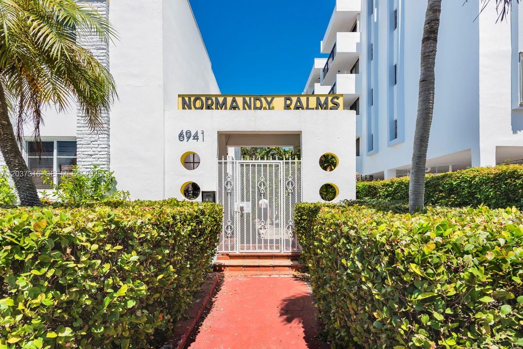 For Rent: $2,100 (1 beds, 1 baths, 700 Square Feet)