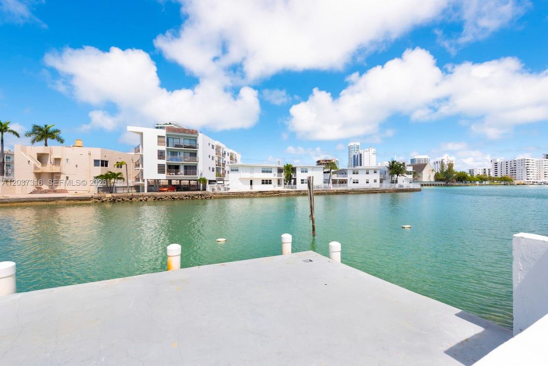 For Rent: $2,100 (1 beds, 1 baths, 700 Square Feet)