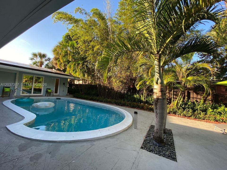 For Sale: $799,000 (3 beds, 2 baths, 1494 Square Feet)