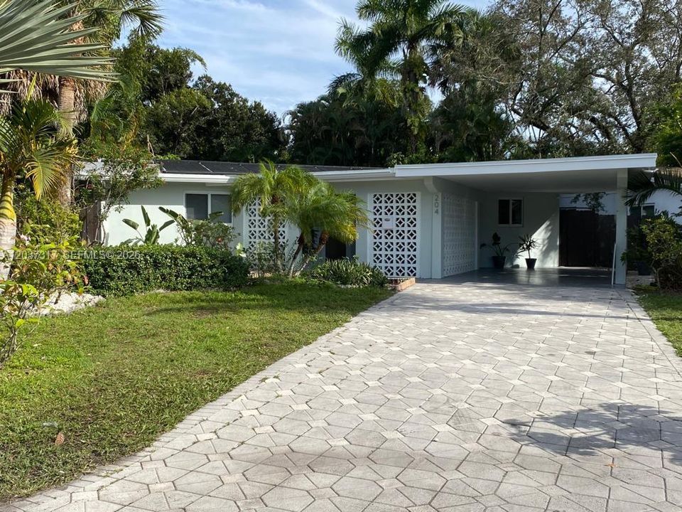 For Sale: $799,000 (3 beds, 2 baths, 1494 Square Feet)