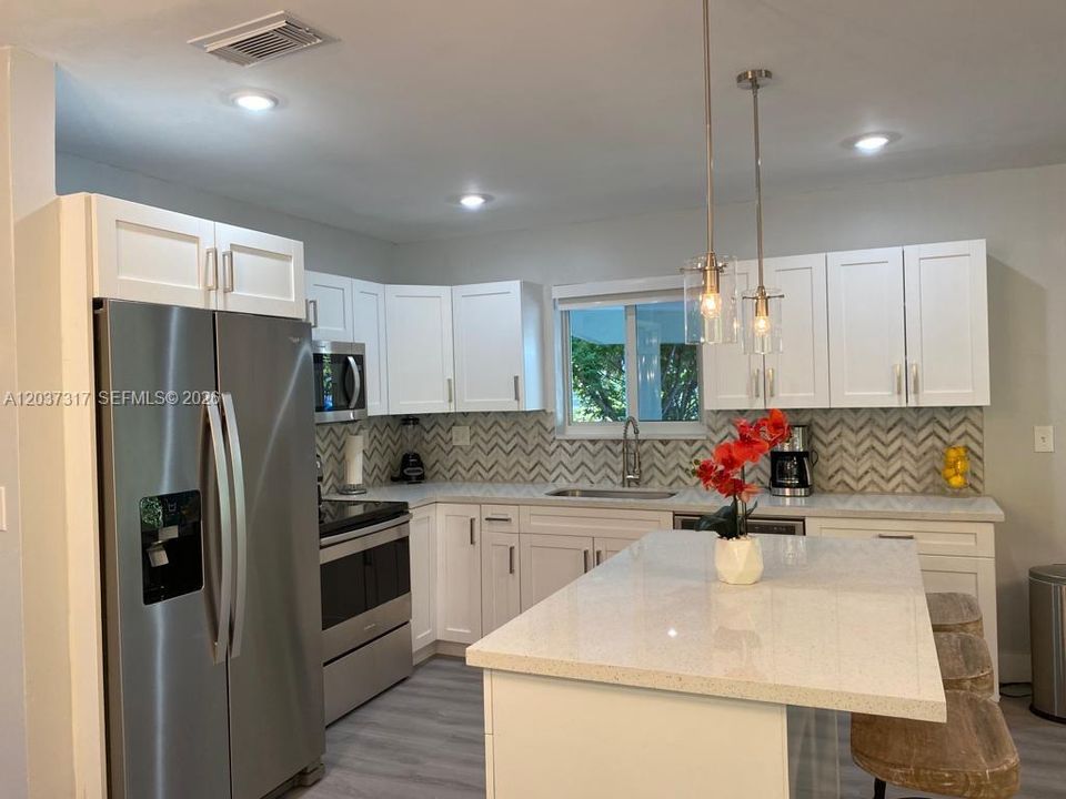 For Sale: $799,000 (3 beds, 2 baths, 1494 Square Feet)