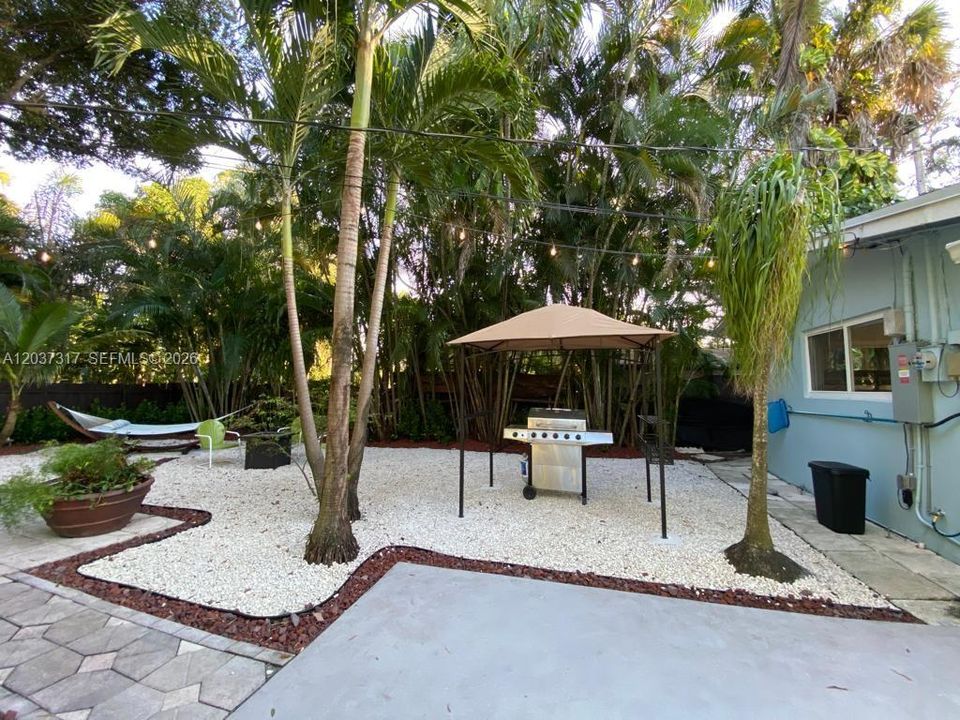 For Sale: $799,000 (3 beds, 2 baths, 1494 Square Feet)