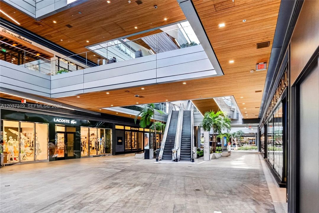 For Sale: $659,999 (1 beds, 1 baths, 810 Square Feet)