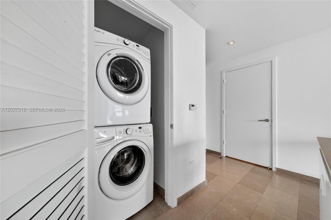 For Sale: $659,999 (1 beds, 1 baths, 810 Square Feet)