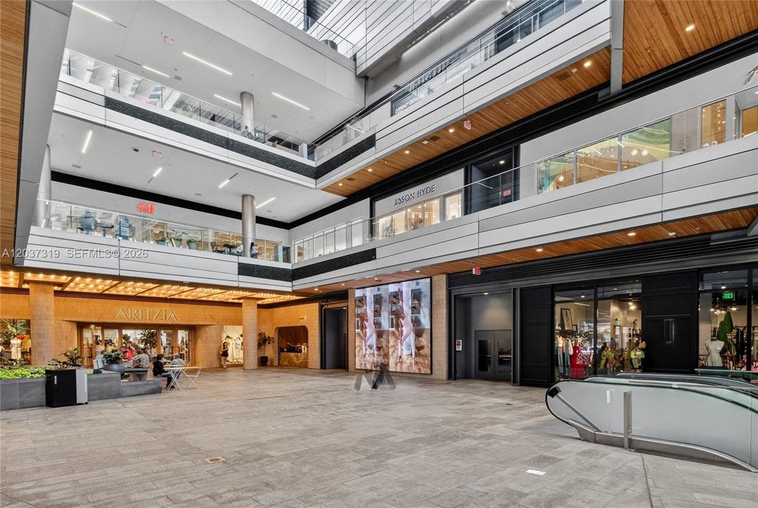 For Sale: $659,999 (1 beds, 1 baths, 810 Square Feet)