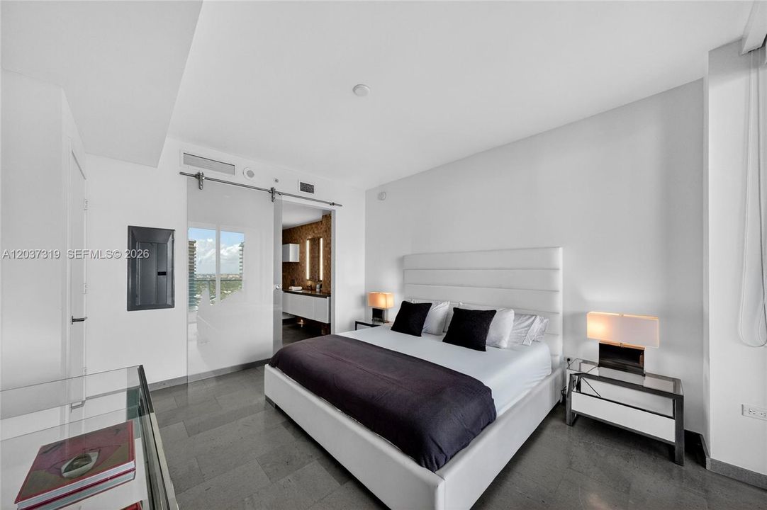 For Sale: $659,999 (1 beds, 1 baths, 810 Square Feet)