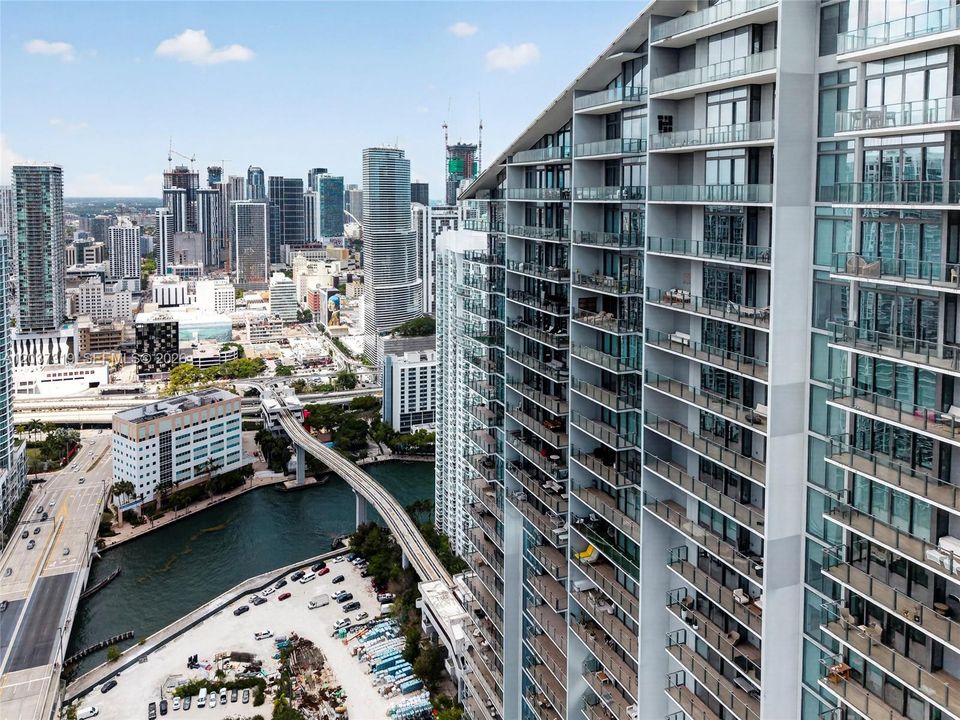 For Sale: $659,999 (1 beds, 1 baths, 810 Square Feet)