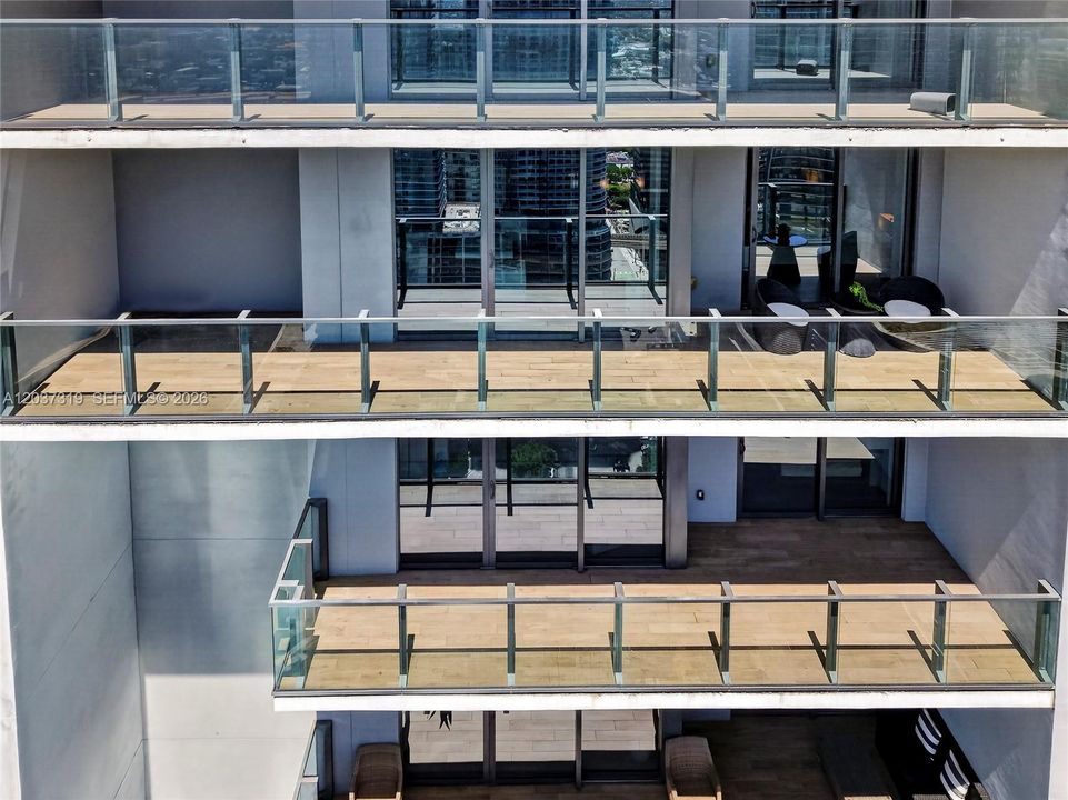 For Sale: $659,999 (1 beds, 1 baths, 810 Square Feet)