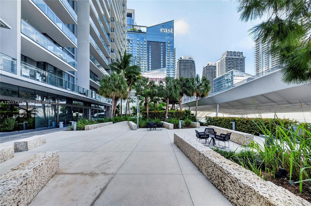 For Sale: $659,999 (1 beds, 1 baths, 810 Square Feet)