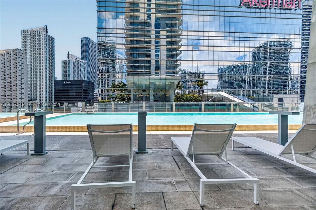 For Sale: $659,999 (1 beds, 1 baths, 810 Square Feet)