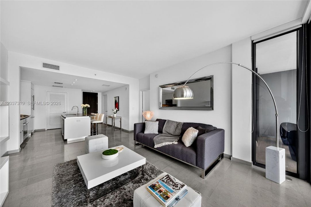 For Sale: $659,999 (1 beds, 1 baths, 810 Square Feet)