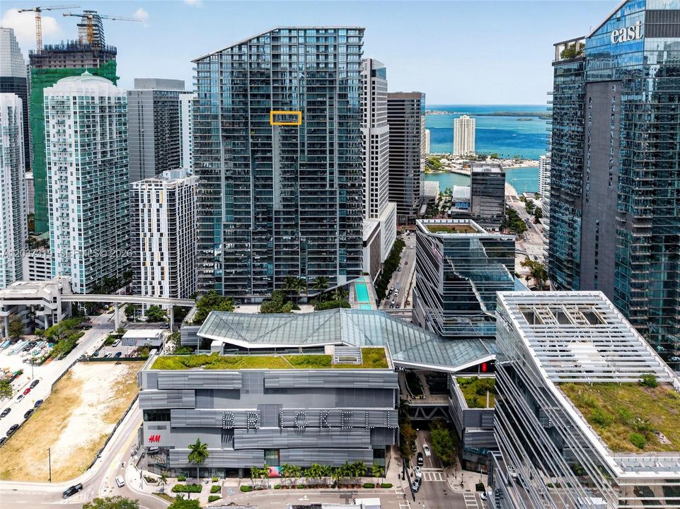 For Sale: $659,999 (1 beds, 1 baths, 810 Square Feet)