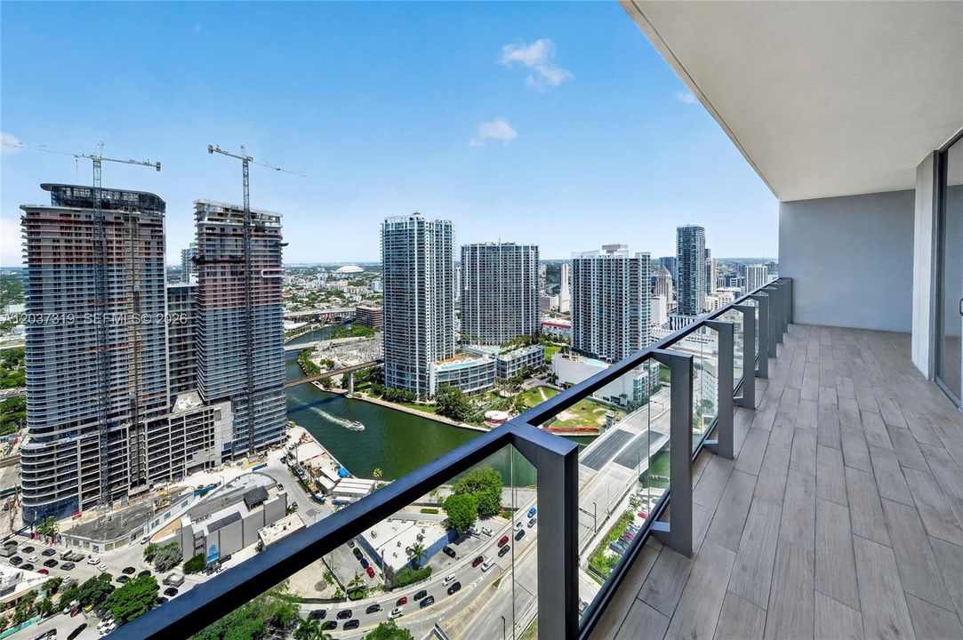 For Sale: $659,999 (1 beds, 1 baths, 810 Square Feet)