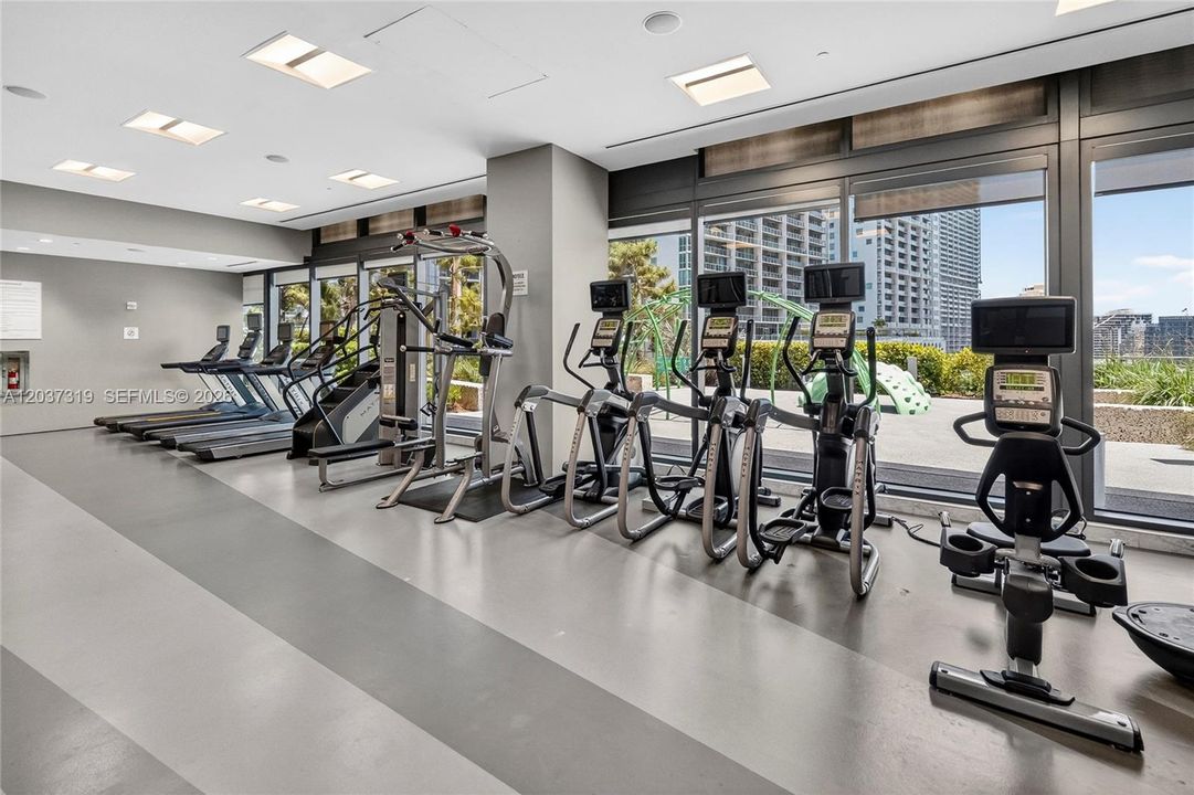For Sale: $659,999 (1 beds, 1 baths, 810 Square Feet)