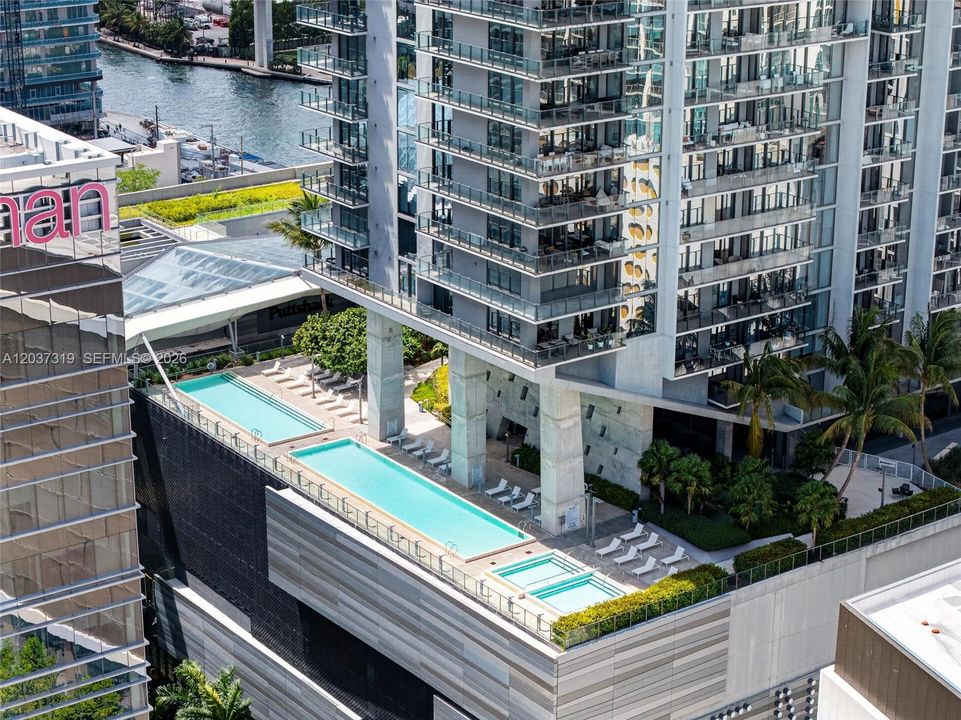 For Sale: $659,999 (1 beds, 1 baths, 810 Square Feet)