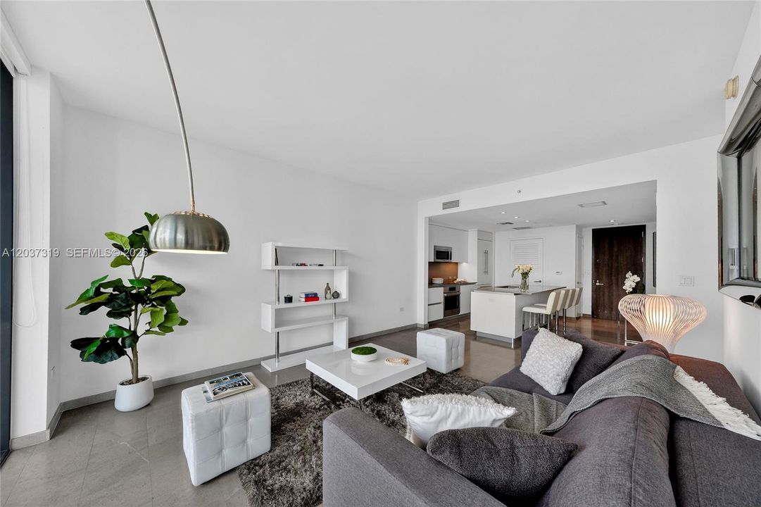 For Sale: $659,999 (1 beds, 1 baths, 810 Square Feet)