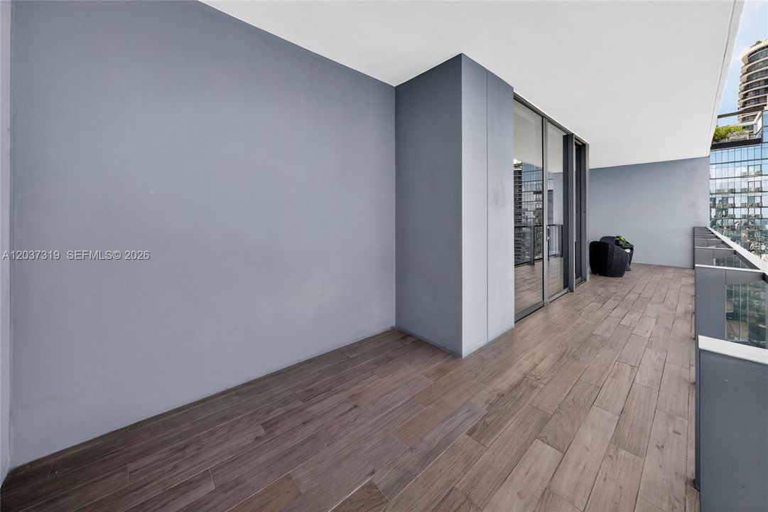 For Sale: $659,999 (1 beds, 1 baths, 810 Square Feet)