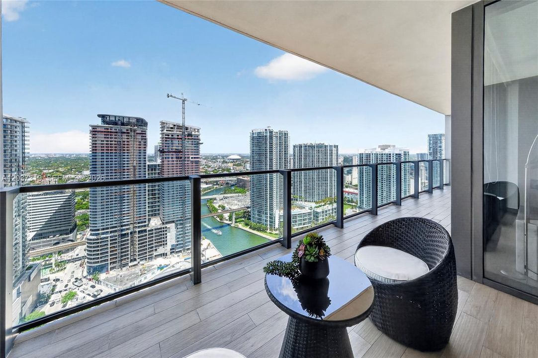 For Sale: $659,999 (1 beds, 1 baths, 810 Square Feet)