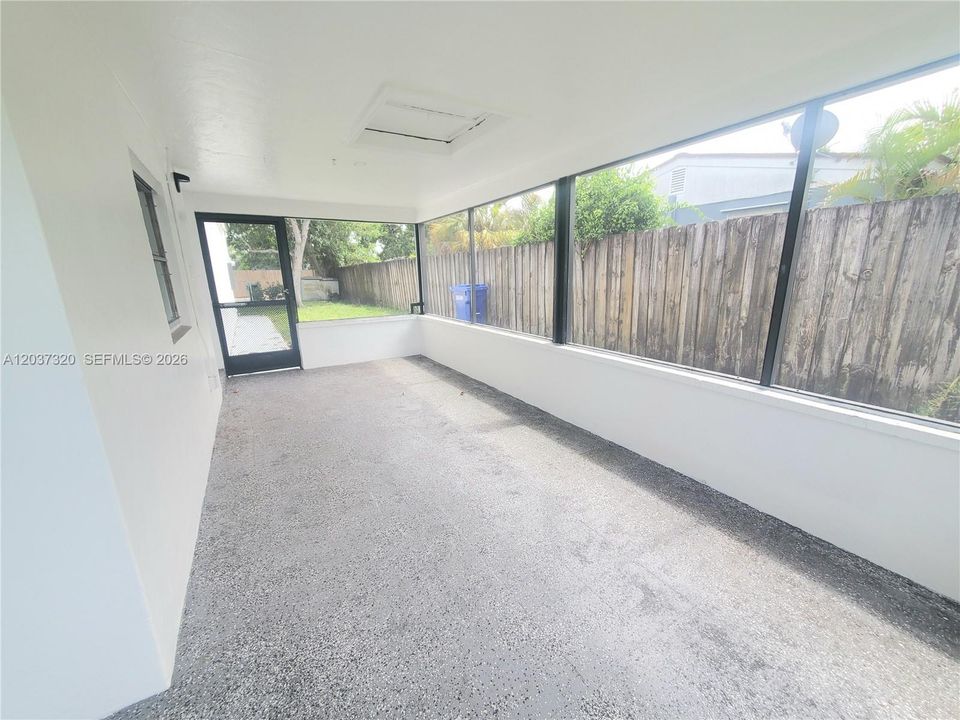 For Sale: $480,000 (3 beds, 1 baths, 1012 Square Feet)