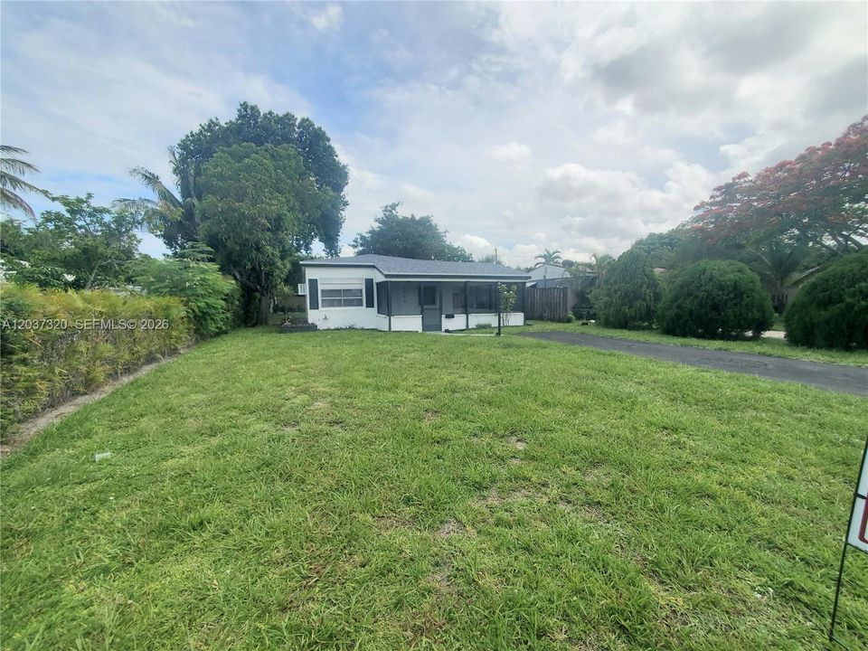 For Sale: $480,000 (3 beds, 1 baths, 1012 Square Feet)