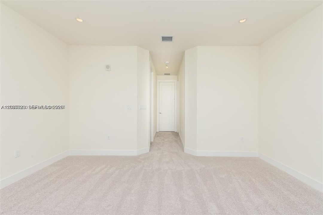 В аренду: $3,950 (3 спален, 3 ванн, 1781 Квадратных фут)