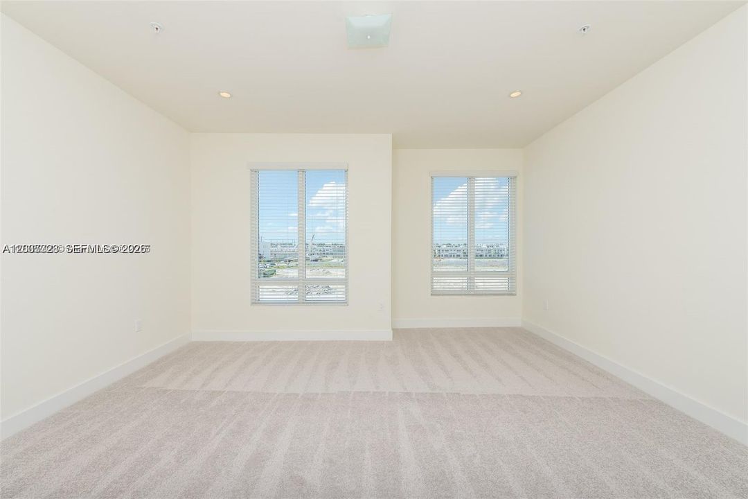 В аренду: $3,950 (3 спален, 3 ванн, 1781 Квадратных фут)
