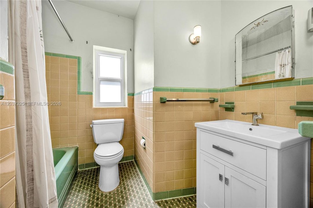 На продажу: $749,000 (3 спален, 2 ванн, 1976 Квадратных фут)
