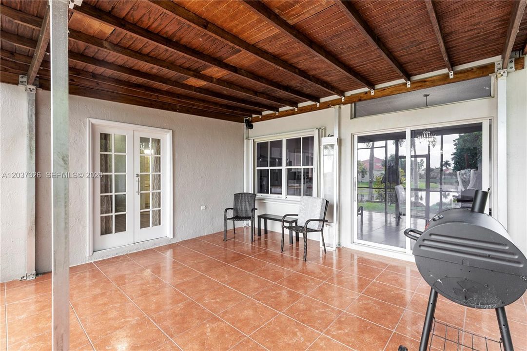 For Sale: $694,000 (3 beds, 2 baths, 1556 Square Feet)