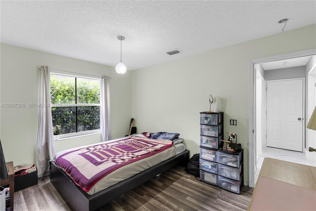 For Sale: $694,000 (3 beds, 2 baths, 1556 Square Feet)
