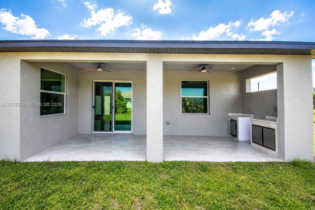 For Sale: $359,000 (3 beds, 2 baths, 1717 Square Feet)
