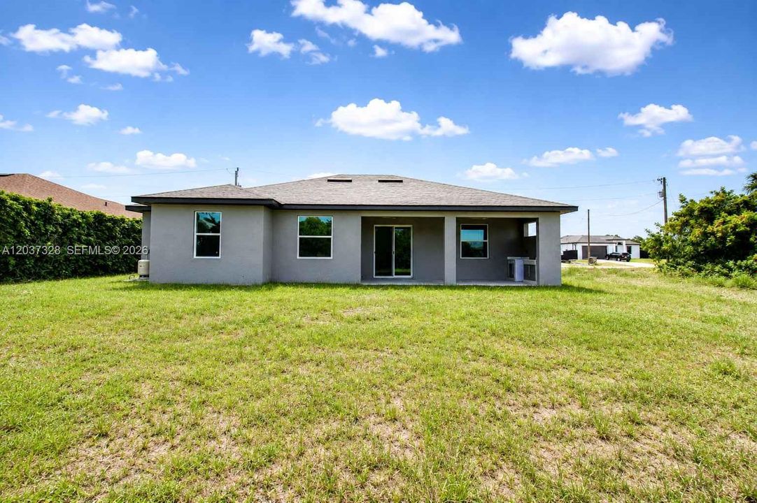 For Sale: $359,000 (3 beds, 2 baths, 1717 Square Feet)