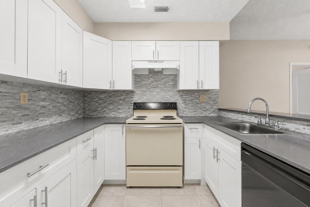 Virtually Declutter Kitchen