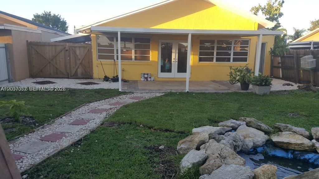 For Rent: $2,800 (3 beds, 2 baths, 1537 Square Feet)