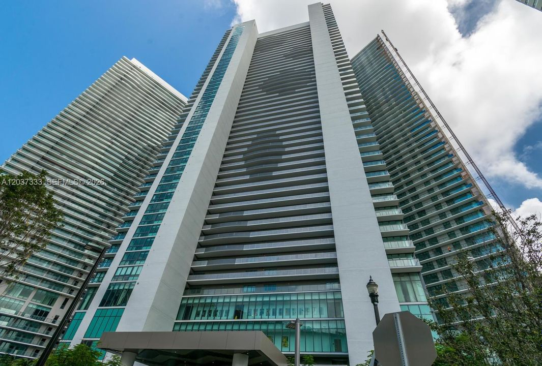 For Rent: $6,900 (2 beds, 3 baths, 1151 Square Feet)