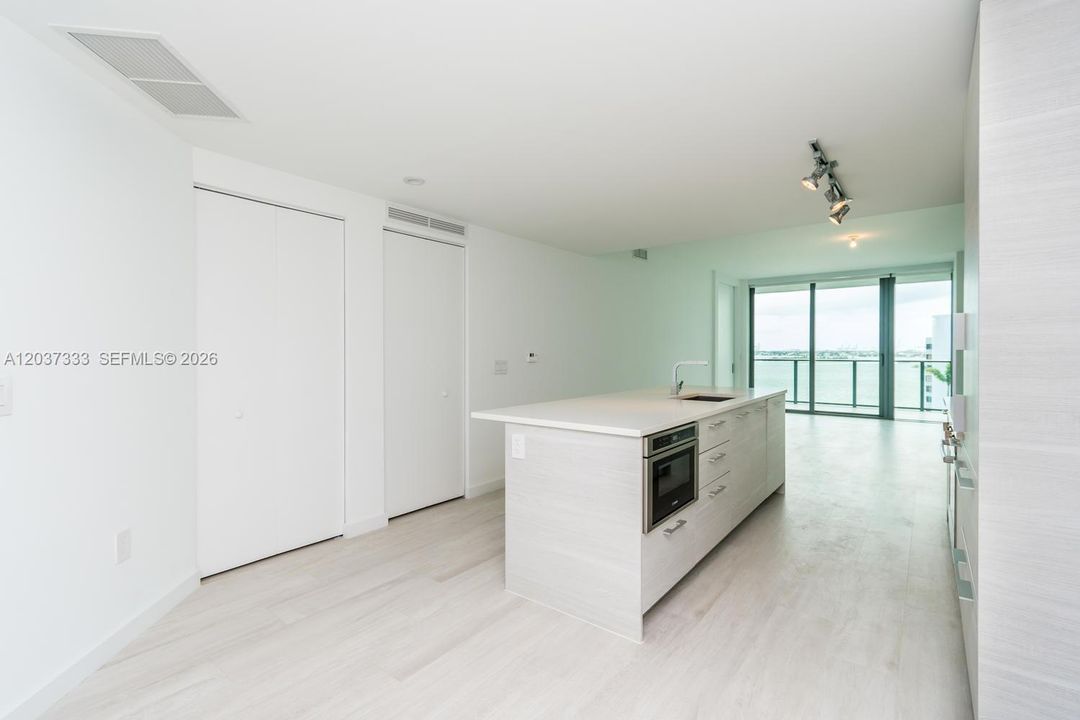 For Rent: $6,900 (2 beds, 3 baths, 1151 Square Feet)