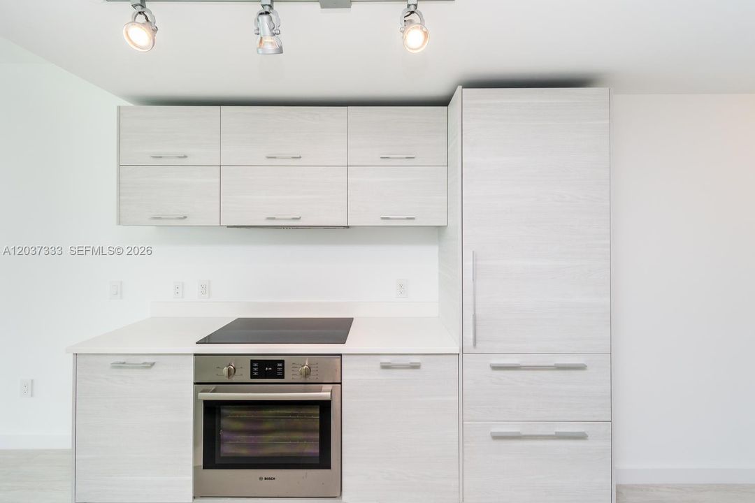 For Rent: $6,900 (2 beds, 3 baths, 1151 Square Feet)