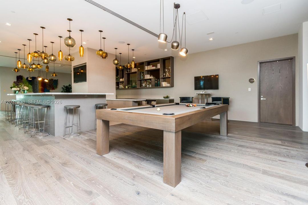 For Rent: $6,900 (2 beds, 3 baths, 1151 Square Feet)