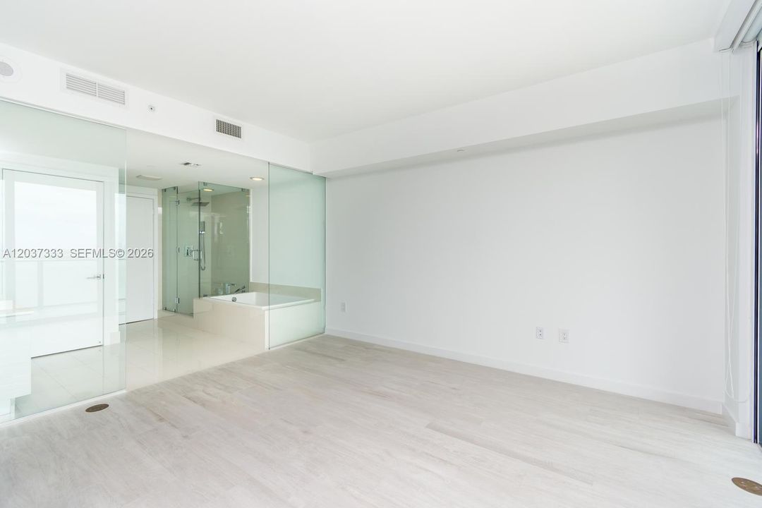 For Rent: $6,900 (2 beds, 3 baths, 1151 Square Feet)