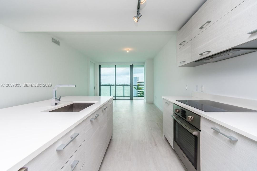 For Rent: $6,900 (2 beds, 3 baths, 1151 Square Feet)