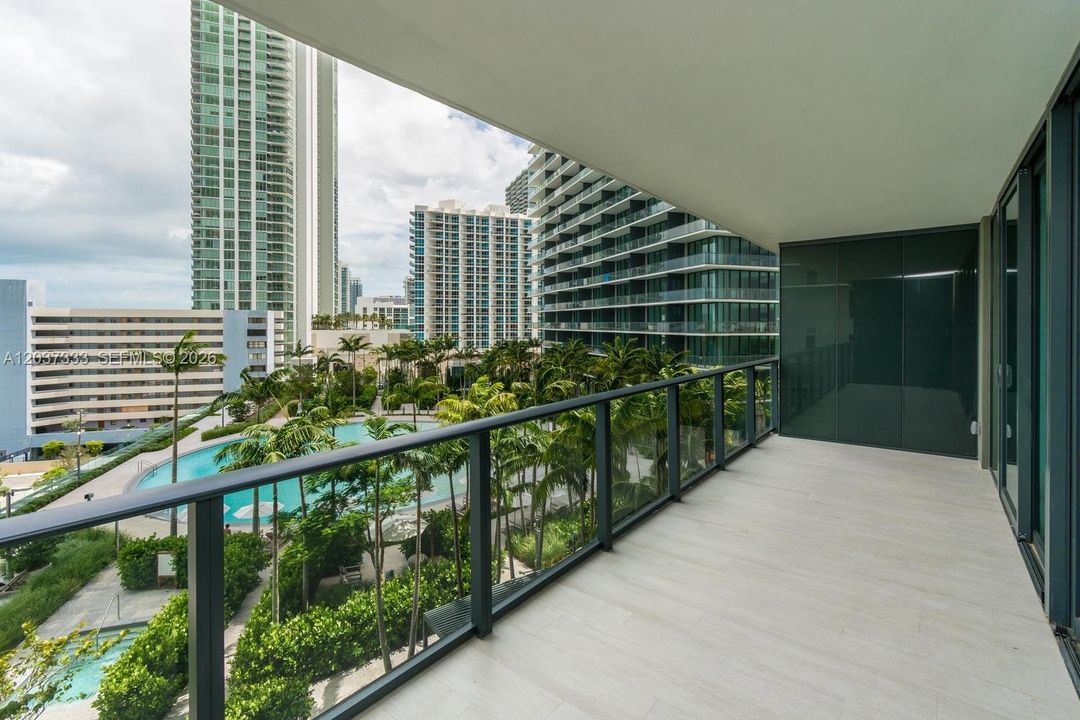 For Rent: $6,900 (2 beds, 3 baths, 1151 Square Feet)