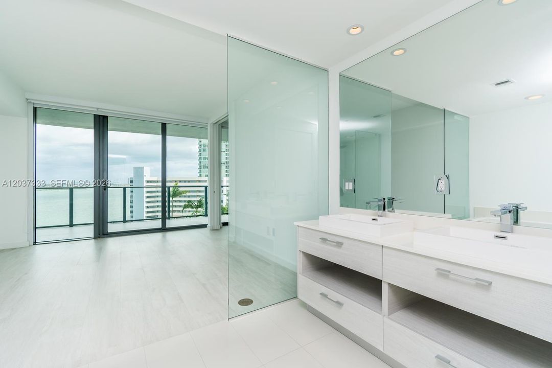 For Rent: $6,900 (2 beds, 3 baths, 1151 Square Feet)