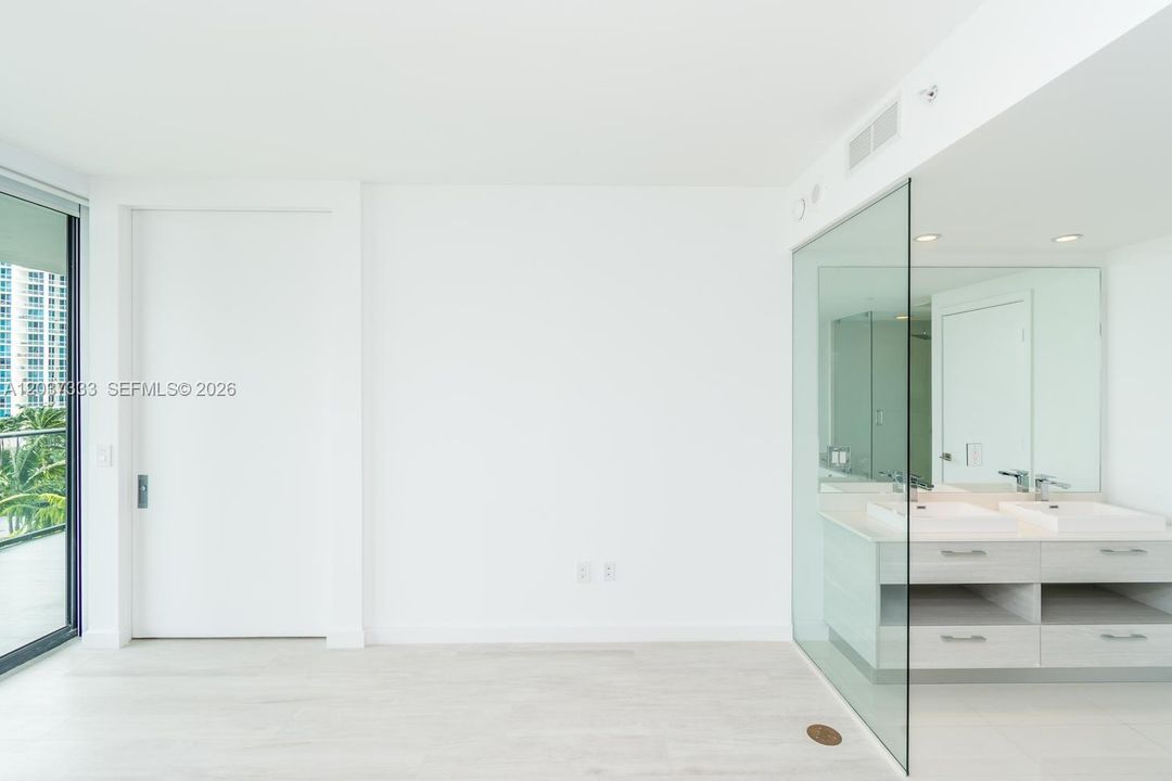 For Rent: $6,900 (2 beds, 3 baths, 1151 Square Feet)